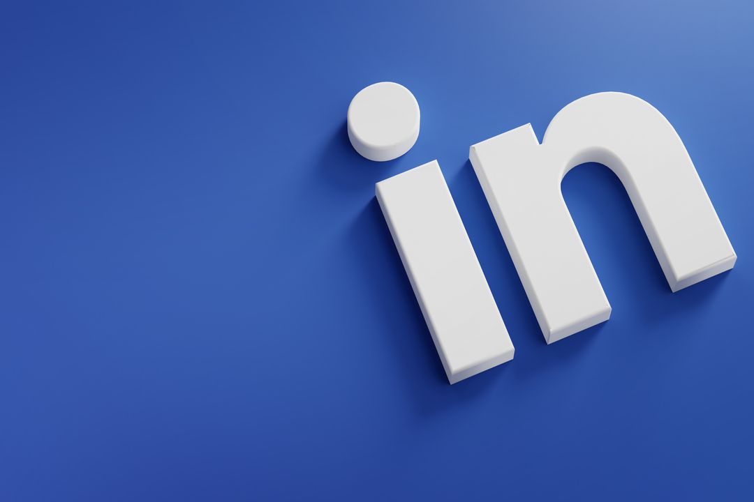 Na foto, vemos a logo da rede social para representar a importancia dos anúncios no LinkedIn.